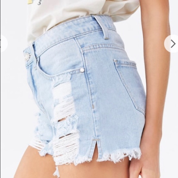 Cute ripped jean shorts ✨🥰 - Picture 2 of 8